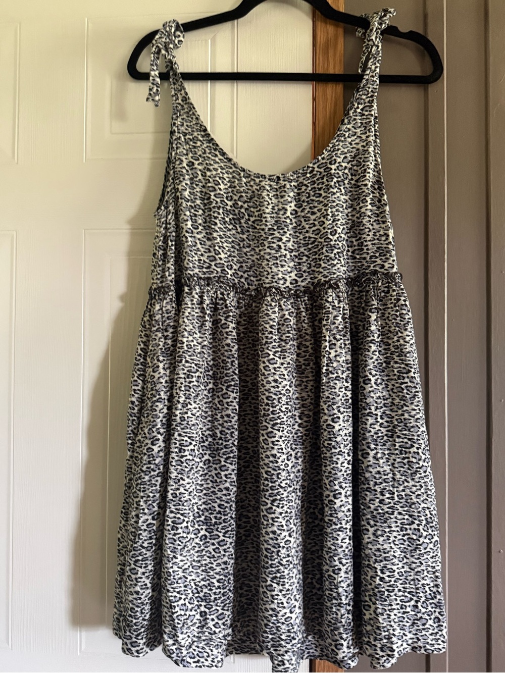 Boutique Sleeveless Tie-Shoulder Leopard Print Summer Dress in Black & White
